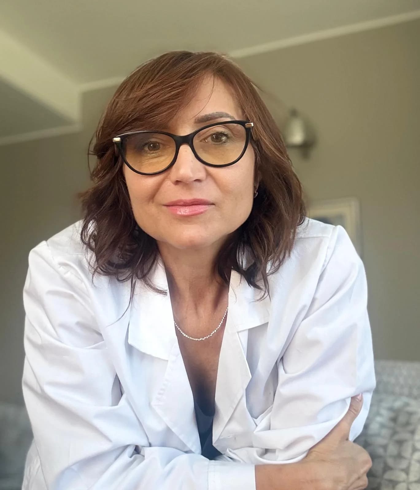 Daniela Sava, osteopata D.O. nel suo studio a Milano